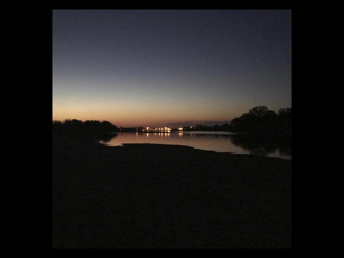 Une Nuit Sur Loire Treves-Cunault Exterior photo